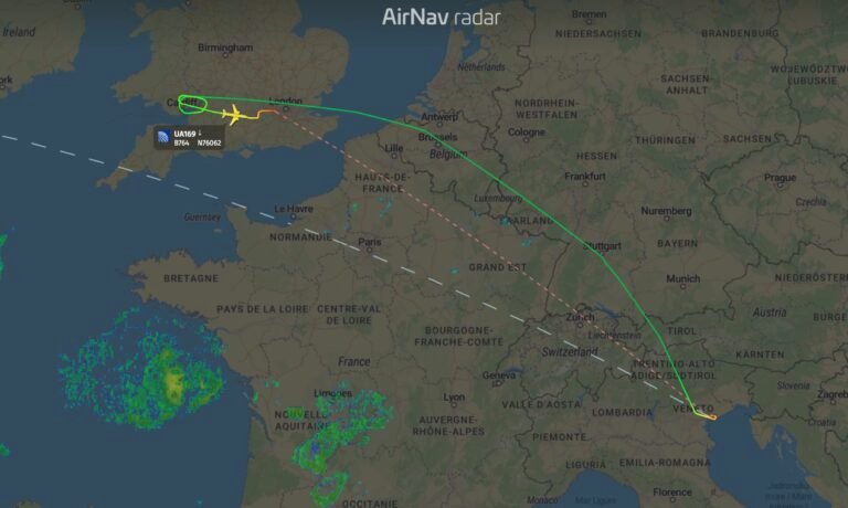 United Boeing 767 to Newark dumped fuel before diversion to London Heathrow United Boeing 767 to Newark dumped fuel before diversion to London Heathrow