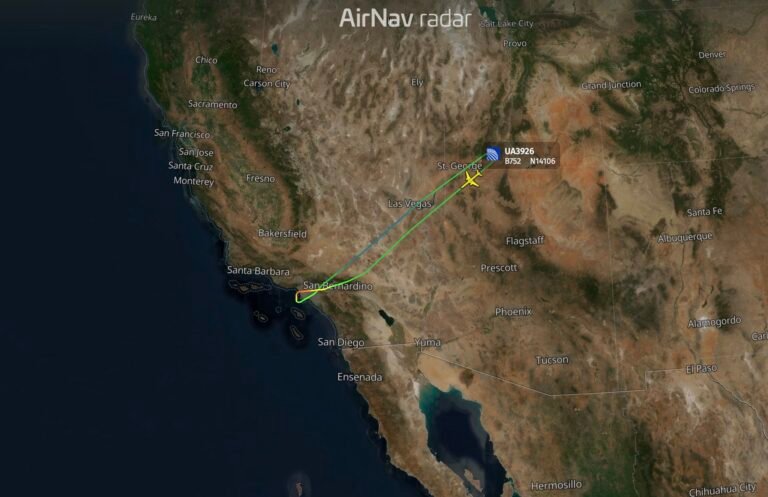 United flight UA3926 to Newark declared an emergency and returned to Los Angeles United flight UA3926 to Newark declared an emergency and returned to Los Angeles
