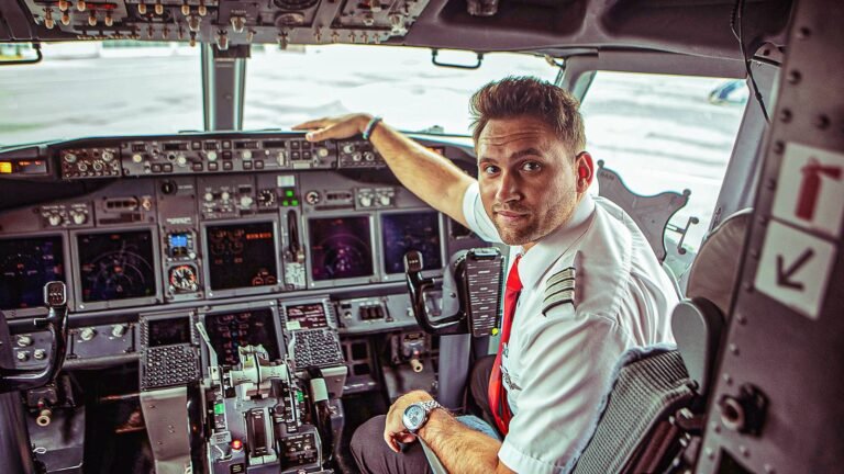 What Pilots Actually Do In The 1st 10 Minutes After Takeoff That Passengers Never See What Pilots Actually Do In The 1st 10 Minutes After Takeoff That Passengers Never See