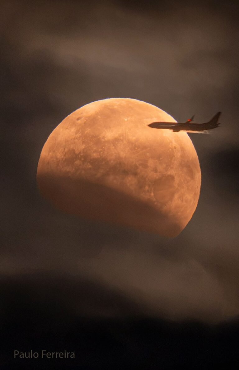 APOD: 2026 September 1 – A Plane Lunar Eclipse APOD: 2026 September 1 - A Plane Lunar Eclipse