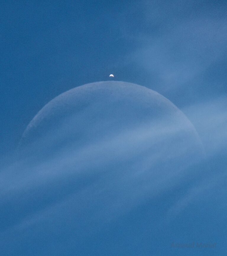 APOD: 2026 September 15 - A Daytime Eclipse: Moon Occults Venus