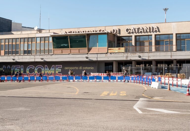 Ätna-Ausbruch: Flughafen Catania erneut gesperrt