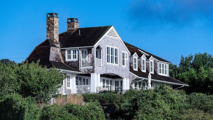 Cash Buyers Are Losing Their Edge in the Housing Market Cash Buyers Are Losing Their Edge in the Housing Market