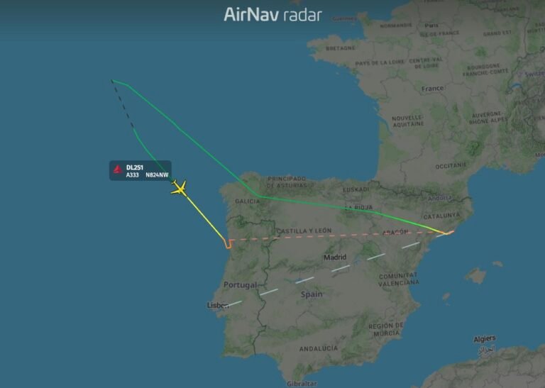 Delta flight DL251 to Boston turned around over Atlantic and diverted to Porto