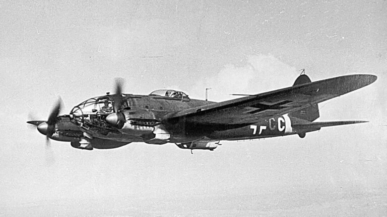 Erfolgsmodell Heinkel He 111 – Deutscher Bomber an allen Fronten F-35A im Flug Detail Bug