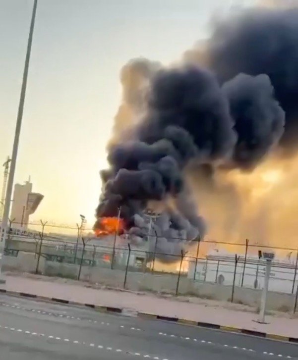 Houthi Drone Strike Hits Fuel Depot at Riyadh’s Main Airport, Sparking Massive Fire Houthi Drone Strike Hits Fuel Depot at Riyadh’s Main Airport, Sparking Massive Fire