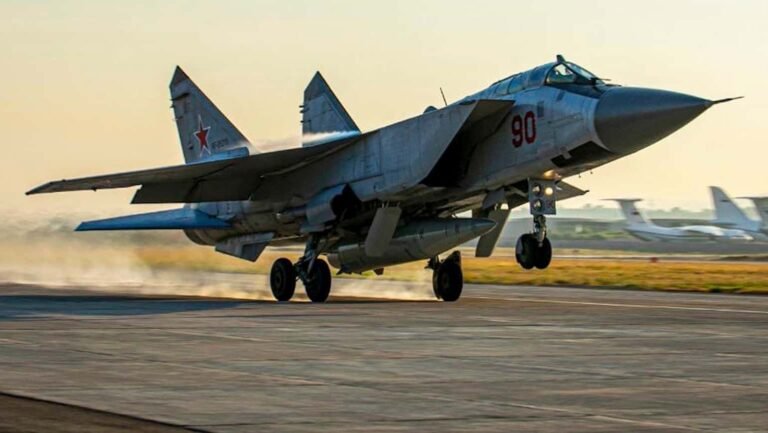 Hyperschallraketenträger MiG-31K – so viele Kinschal-MiGs setzt Russland ein MiG-31K beim Start in Achtubinsk mit Hyperschall-Lenkwaffe Kinschal