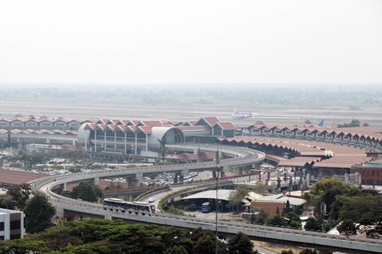 Jakarta airport reopens following volcanic ash disruption Jakarta airport reopens following volcanic ash disruption