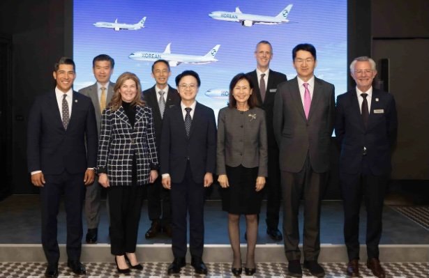 Korean Air confirms order for eight Boeing 777-8 freighters Korean Air signs 777-8F agreement with Boeing