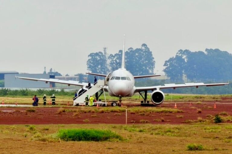 LATAM Airbus A320 runs off runway in heavy rain in Brazil