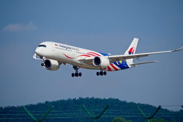 Malaysia Airlines nears order for first 787s: Bloomberg Malaysia Airlines nears order for first 787s: Bloomberg