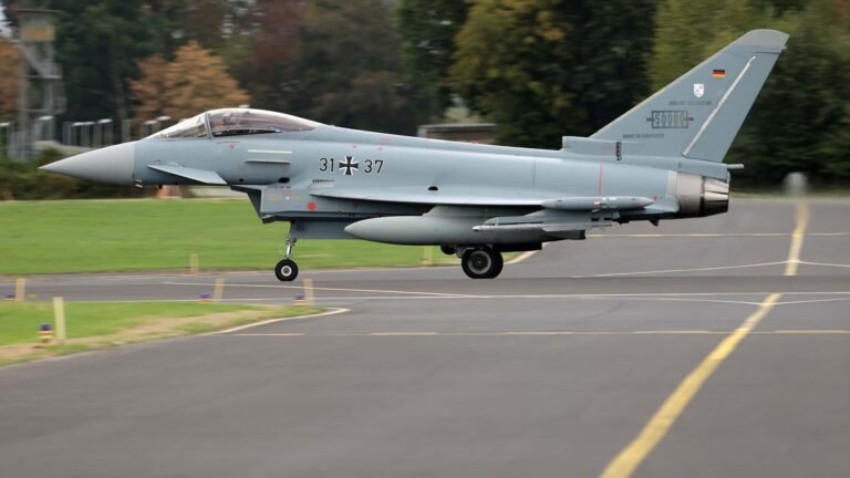 Meilenstein für Luftwaffen-Geschwader – 50.000. Flugstunde auf Eurofighter Eurofighter TLG 31 Detail Sondermarkierung am Heck