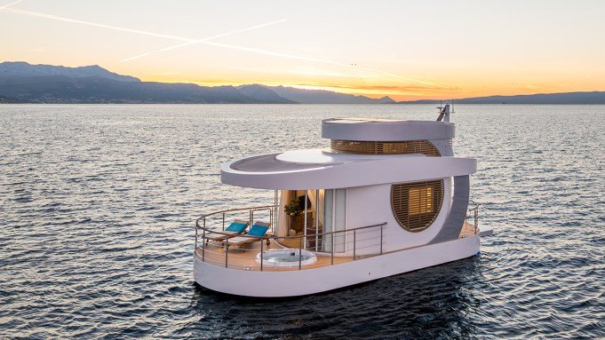 Oasis Meu’s Multi-Story Floating Home Lets You Live Off-Grid in Style Oasis Meu's Multi-Story Floating Home Lets You Live Off-Grid in Style