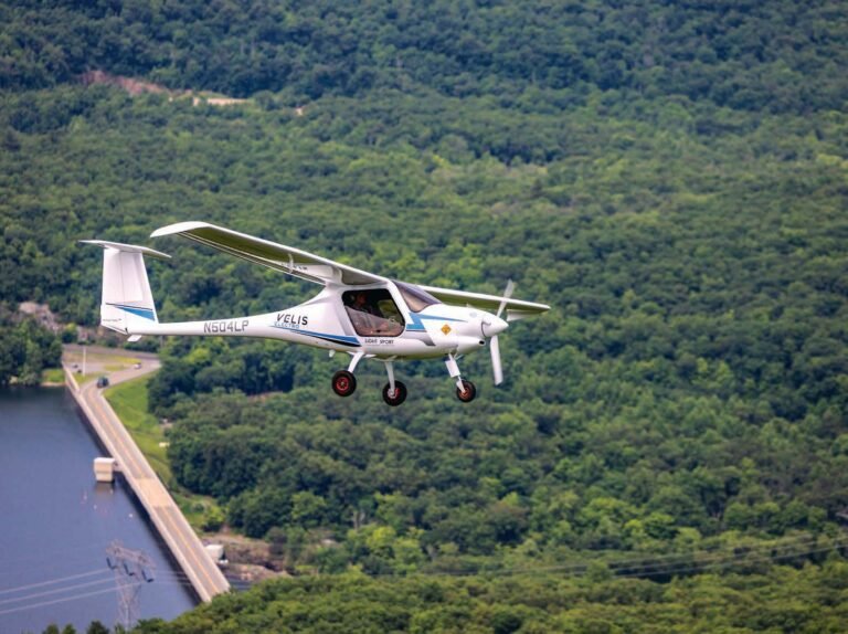 Lower fuel reserve rules let the Velis maximize limited battery endurance. [Credit: Frank Galella/Elemental]