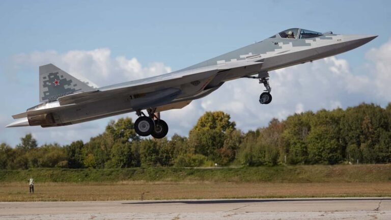 Russland verbessert seinen Top-Kampfjet Su-57 Tiger ARH CMDS Trial