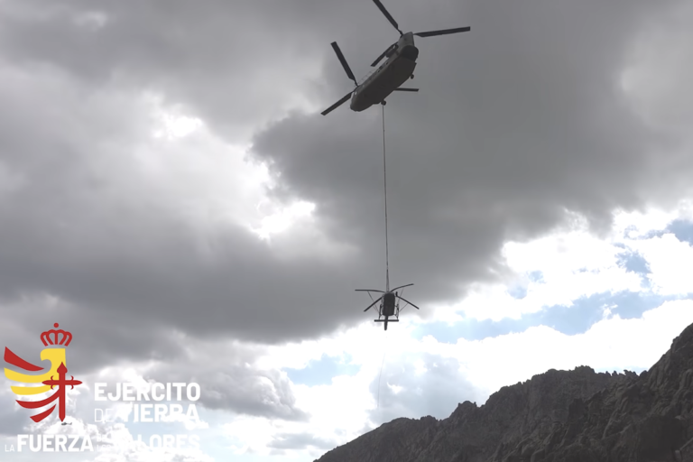 Spanish Chinook recovers helicopter stranded on mountain Spanish Chinook recovers helicopter stranded on mountain