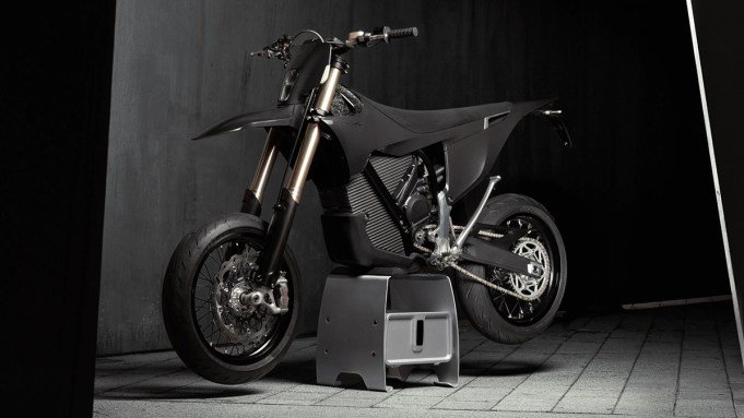Stark Debuts Blacked-Out Varg SM Sköll E-Moto Stark Debuts Blacked-Out Varg SM Sköll E-Moto