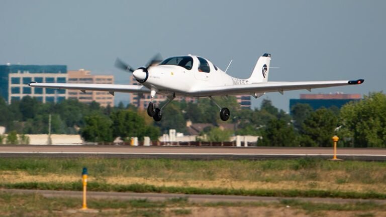 Bye Aerospace eFlyer 2 full-scale prototype