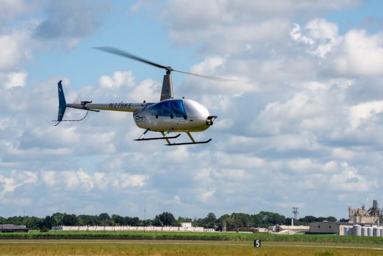 Video: Robinson demonstrates AirTruck unmanned cargo variant of R44 helicopter Video: Robinson demonstrates AirTruck unmanned cargo variant of R44 helicopter