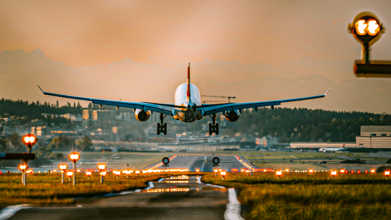 What Pilots Actually Do Between Cruise & Touchdown To Choreograph The Perfect Landing What Pilots Actually Do Between Cruise & Touchdown To Choreograph The Perfect Landing