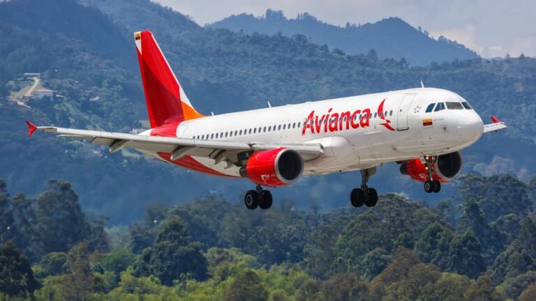 9 People Hospitalized After Avianca Flight Hits Severe Turbulence, Diverts To Miami 9 People Hospitalized After Avianca Flight Hits Severe Turbulence, Diverts To Miami