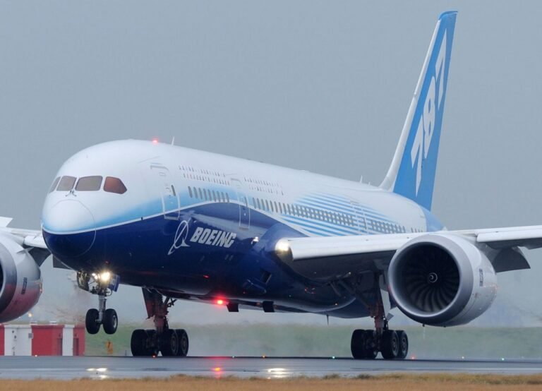 Air cargo executives urge Boeing and Airbus to offer new midsize freighter, with eyes on 787F Air cargo executives urge Boeing and Airbus to offer new midsize freighter, with eyes on 787F