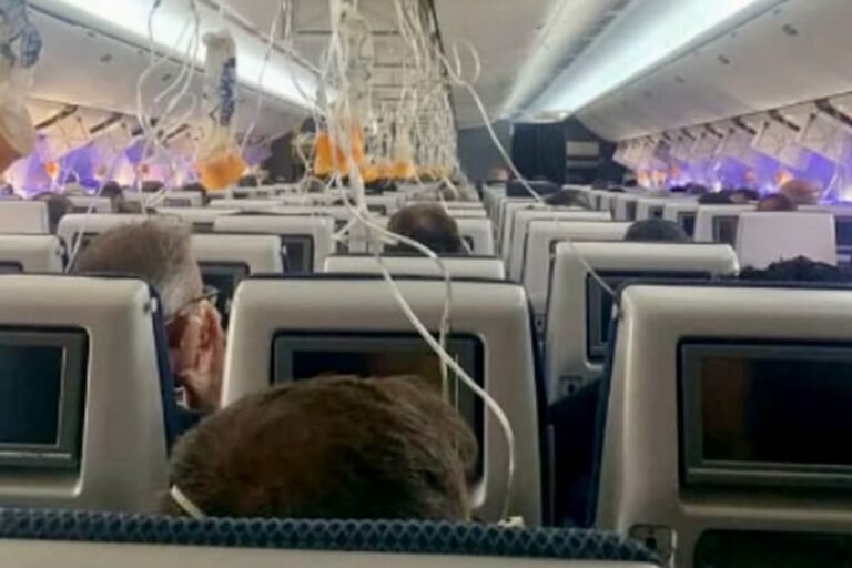 British Airways 777 returns after emergency descent British Airways 777 returns after emergency descent