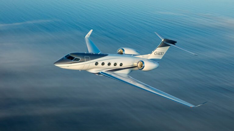 Gulfstream G400 large cabin jet in flight