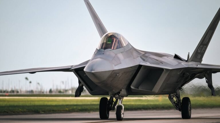 How Many Miles Per Gallon Does An F-22 Raptor Actually Get In Supercruise? How Many Miles Per Gallon Does An F-22 Raptor Actually Get In Supercruise?