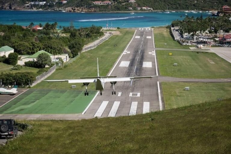 Aircraft landing at Rémy de Haenen Airport, St. Barth