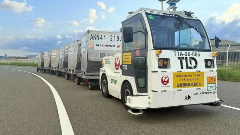 JAL brings driverless towing tractors to Fukuoka Airport JAL brings driverless towing tractors to Fukuoka Airport