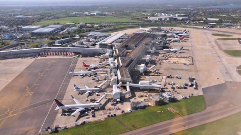 Met Office to keep embedded meteorologists at Heathrow in five-year contract extension Aerial view of Heathrow Airport on a sunny day.
