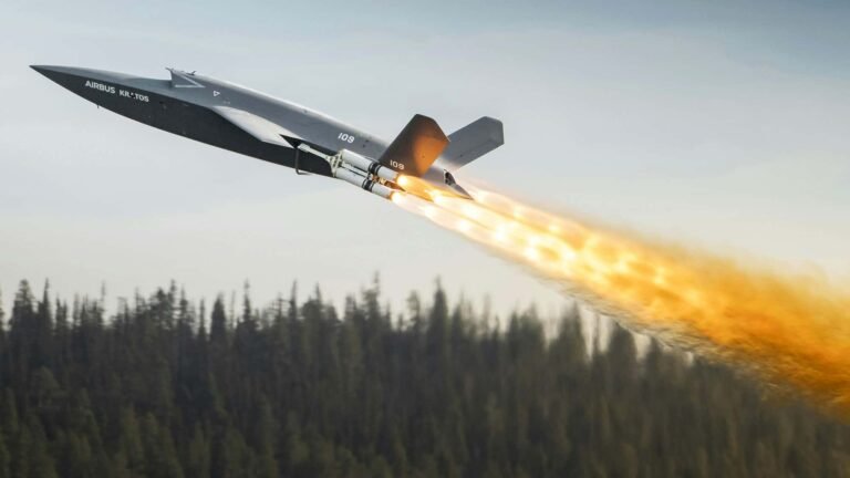 Neues autonomes Kampfflugzeug aus Europa – die Airbus U740 Valkyrie fliegt Detail Abschussmarkierungen an USS Abraham Lincoln