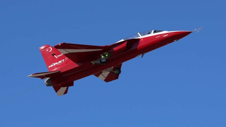 Spanien will 15 weitere Trainingsjets aus der Türkei kaufen