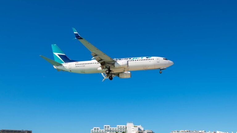WestJet Captain Calls Out Seattle Airport After 737 Burns 800 Lbs Of Fuel Just To Reach The Runway WestJet Captain Calls Out Seattle Airport After 737 Burns 800 Lbs Of Fuel Just To Reach The Runway