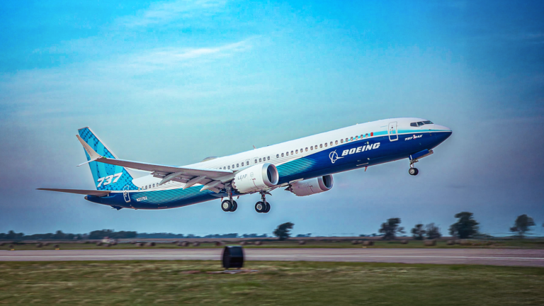 Why The Boeing 737 MAX 10 Will Likely Never Cross The Atlantic Like The Airbus A321XLR