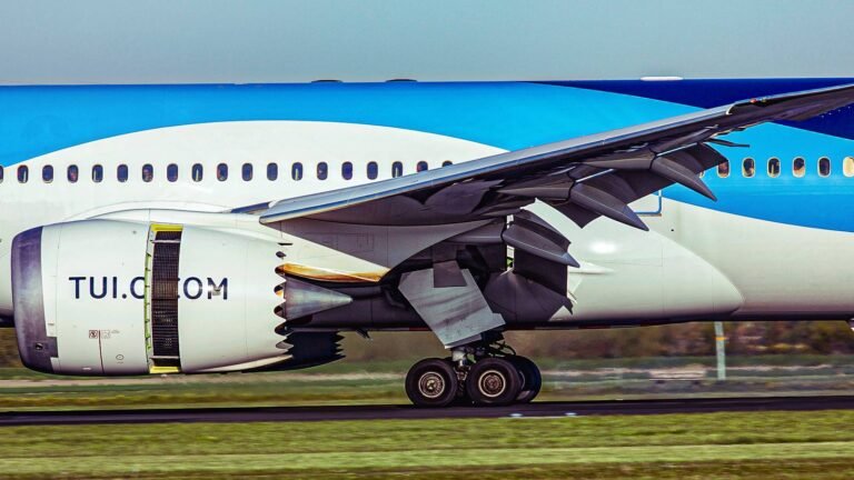 Why The Boeing 787-10 & Airbus A350-900 Have 5 Key Landing Gear Differences